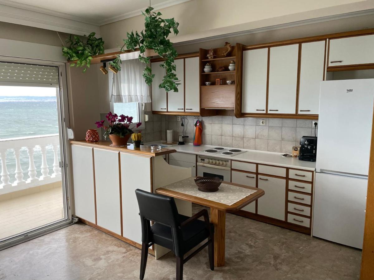 Siel Seaside Apartment Peraía エクステリア 写真